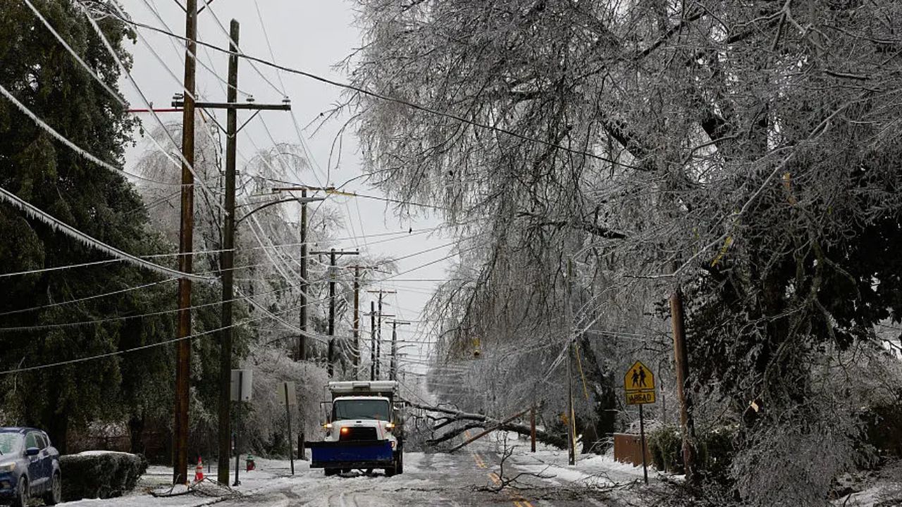 Florida Braces for Rare Deep Freeze as Arctic Air Pushes Temperatures Toward Miami