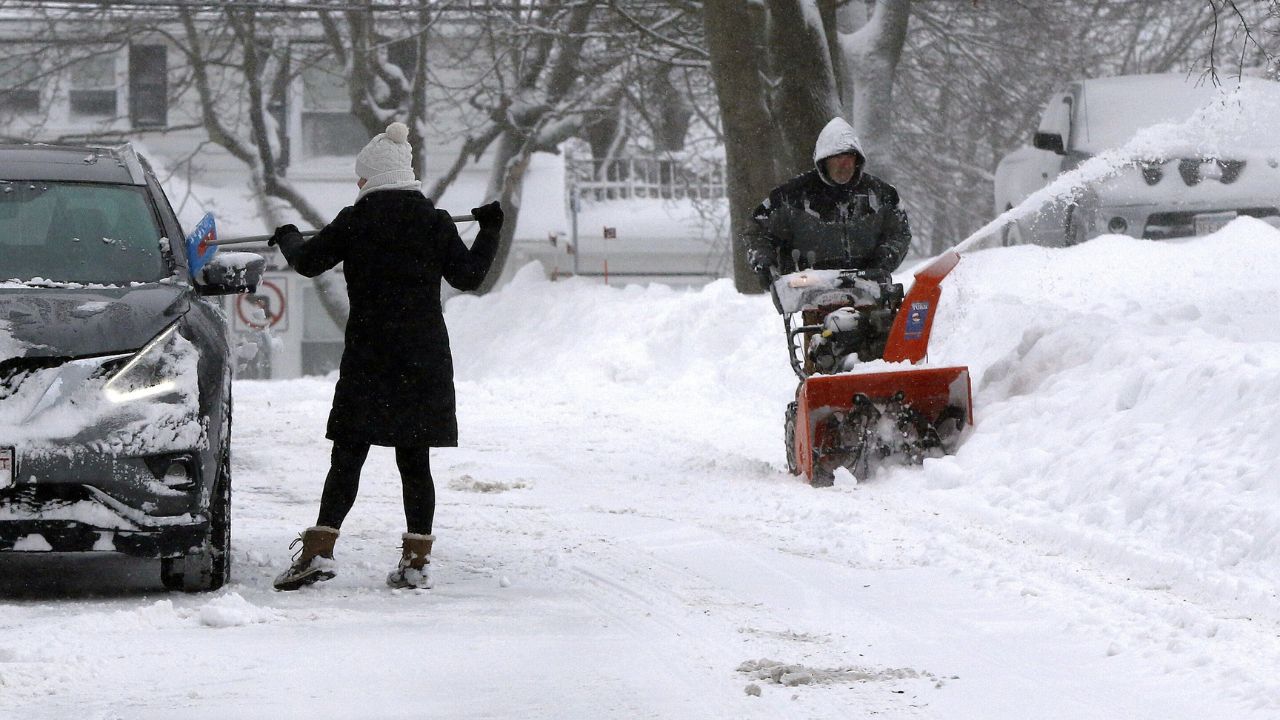 Florida Weather Whiplash: Shorts Give Way to Coats as Arctic Cold Arrives Next Week
