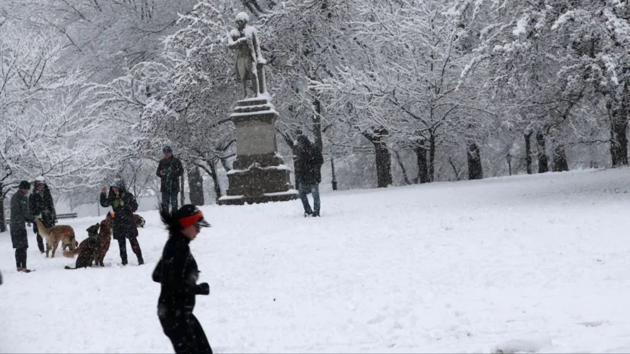 Light Holiday Snow May Disrupt Travel Along I-95 From D.C. to Boston