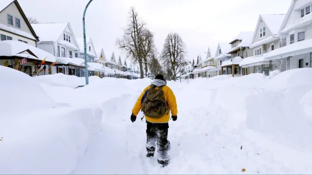 Powerful Lake-Effect Storm Batters New York With Heavy Snow, Strong Winds, and Dangerous Cold